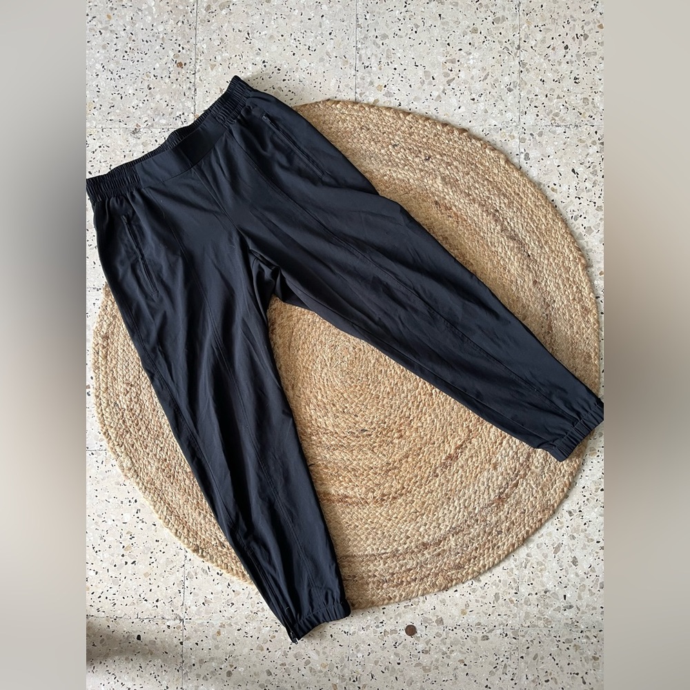 Old Navy Active Stretchtech Jogger with Elastic Waistband. Size Medium.